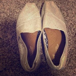 Sparkling sliver TOMS